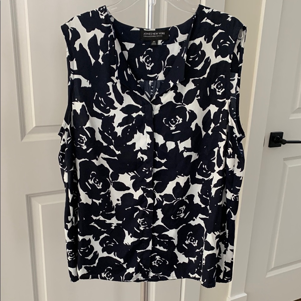Jones New York Black and White Sleeveless Graphic Blouse
